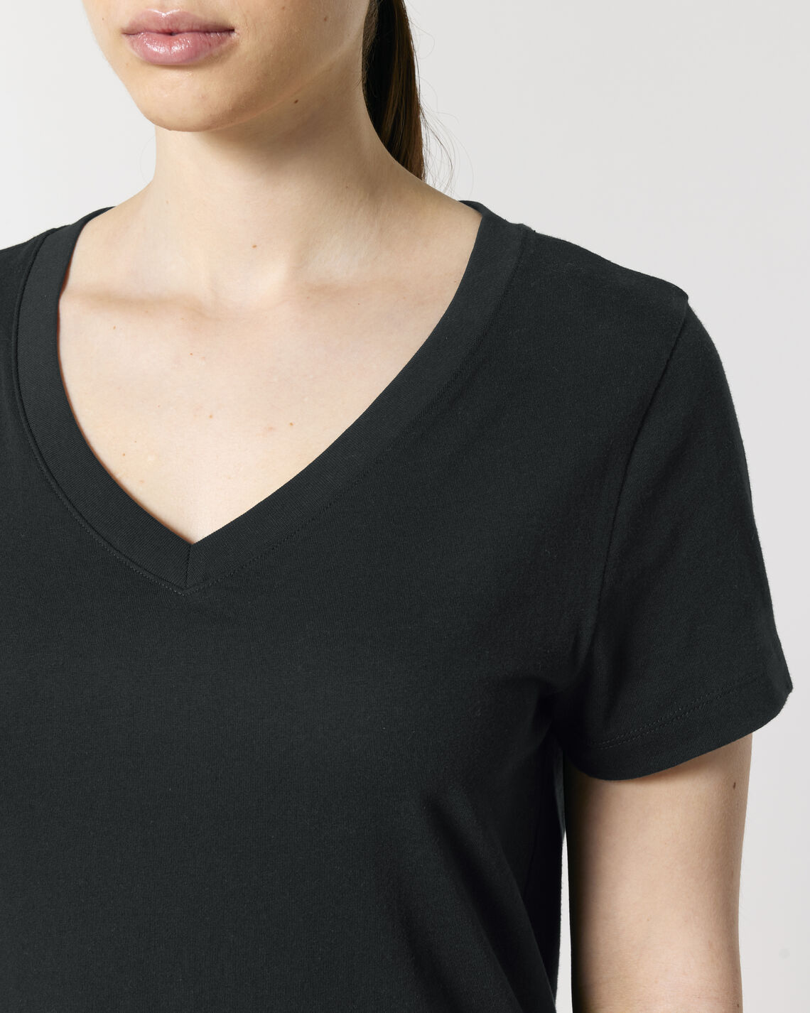 Stella Isla Black Studio Front Detail 5